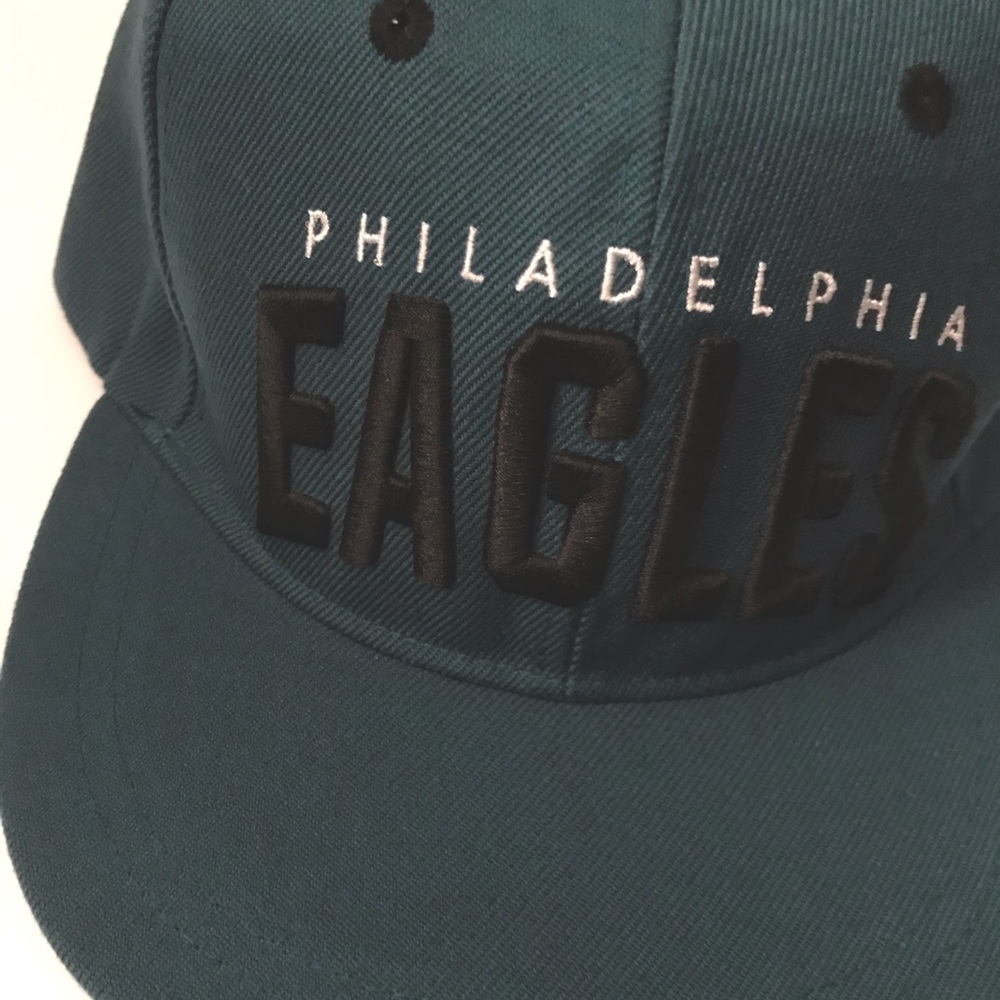 🏈 Philadelphia Eagles SnapBack Budweiser Cap Hat in Teal/ Evergreen Brim